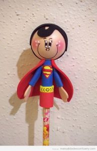 Superman de foamy o goma eva, muñeco para adornar lápiz