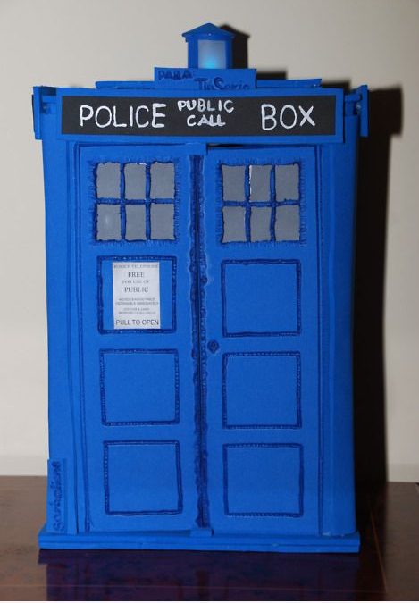 Manualidad Police Call box de Dr Who en goma eva