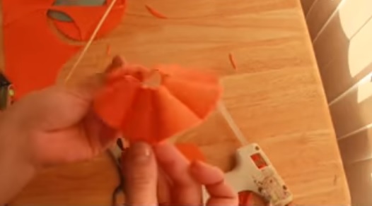 Cómo hacer faldas de foamy para las muñecas fofuchas