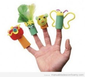Marionetas de dedo hechas con foamy