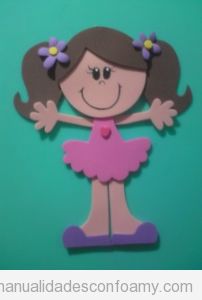 Muñeca de goma eva con forma de niña bailarina
