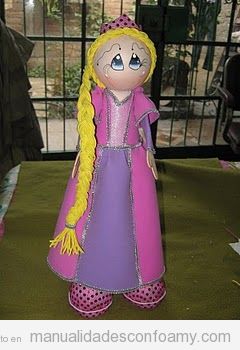 Muñeca fofucha Princesa Rapunzel con plantilla para descargar gratis