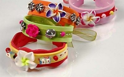 Pulseras de goma eva con cuentas y adornos