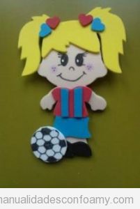 Muñeca de goma eva, futbolista con la camiseta del Barça