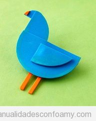 Pájaro sencillo y fácil hecho con goma eva para niños