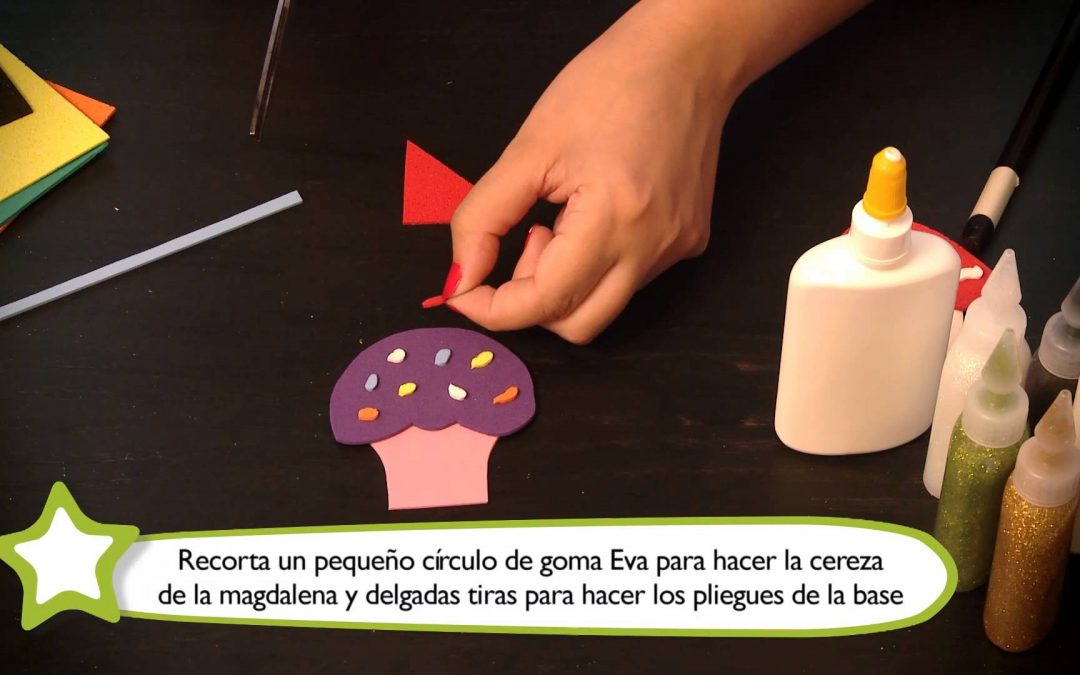 Cómo hacer un adorno para lápices, cupcake en goma eva (videotutorial)