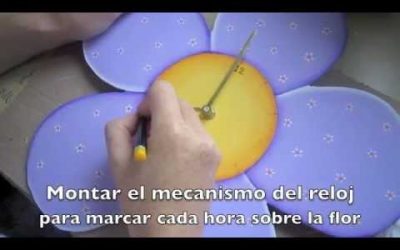 Reloj infantil hecho con goma eva y con pintura coutry, vídeo paso a paso