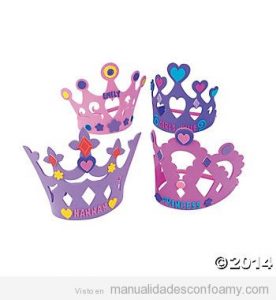 Corona de princesa hecha con foamy para cumpleaños infantiles