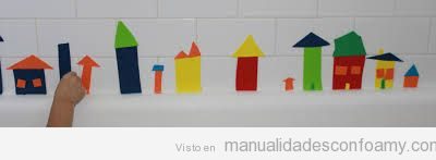 Casitas de goma eva para jugar en los azulejos del baño, ideal para niños