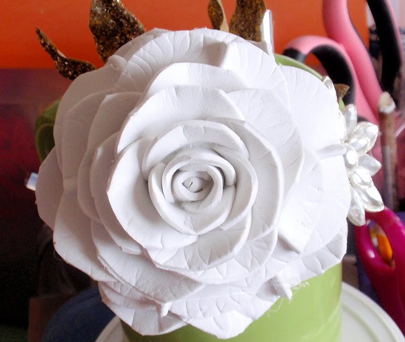 Cómo hacer una rosa con goma eva para broche o decorar diadema, vídeo paso a paso