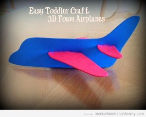 Manualidades para niños, avión 3D en goma eva