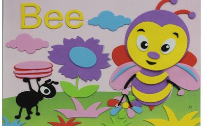 Mural de goma eva con una abeja y una hormiga en el campo