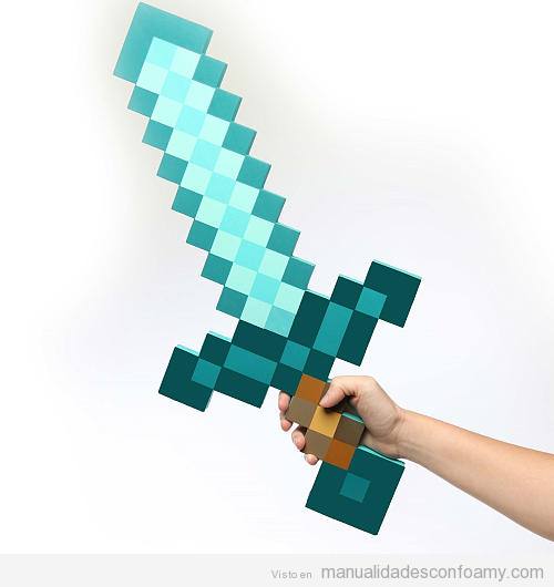 Manualidades goma eva niños. espada diamante de Minecraft