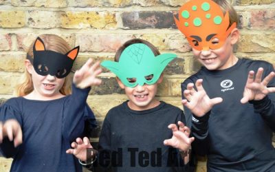 Máscaras hechas con goma eva para Halloween con plantilla
