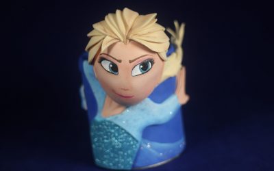 Hacer muñeca fofucha de Princesa Elsa con bote