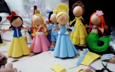 Cómo hacer muñecas fofuchas de la princesas Disney Cenicienta (Vídeo)