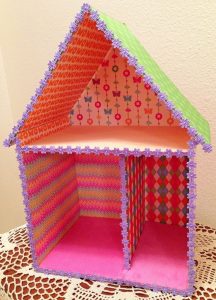 Casas de muñecas con papel pintado 7