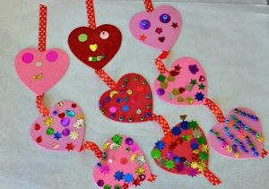 Manualidades foamy San Valentín corazones decorados